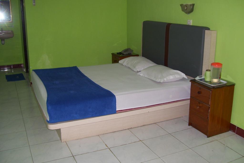 Hotel Bahagia Pangkalanbuun Extérieur photo